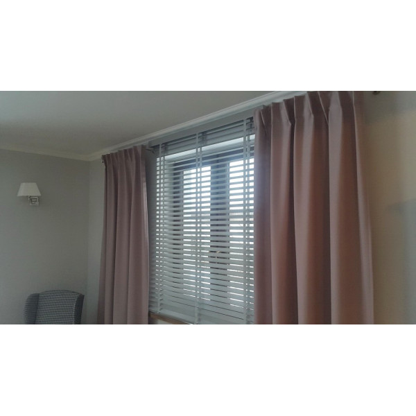 Żaluzje drewniane 50 mm monocommando na wymiar w kolorze AN_44_50 z kolekcji "Unique"