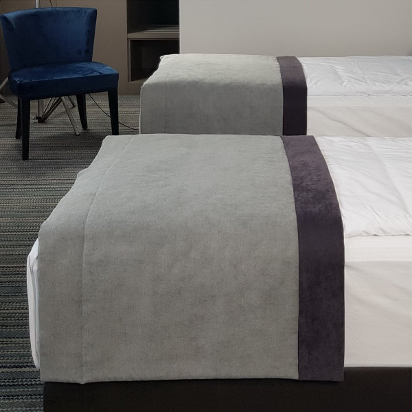 Narzuta na łóżko hotelowe PAS 330 w rozm. 80x170 cm za 30 szt.