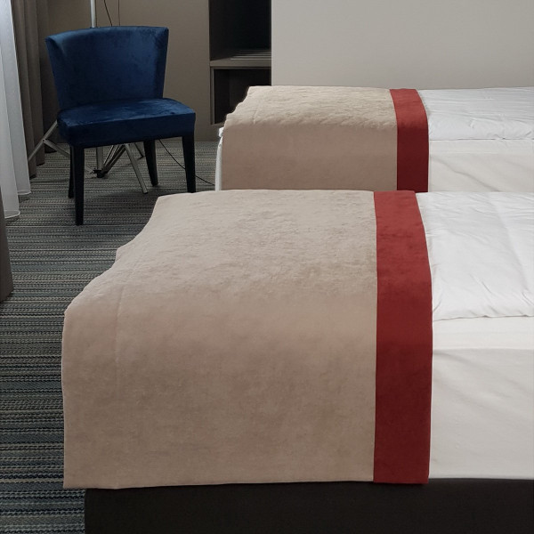 Narzuta hotelowa na łóżko PAS 332 w rozm. 80x140 cm za 10 szt.