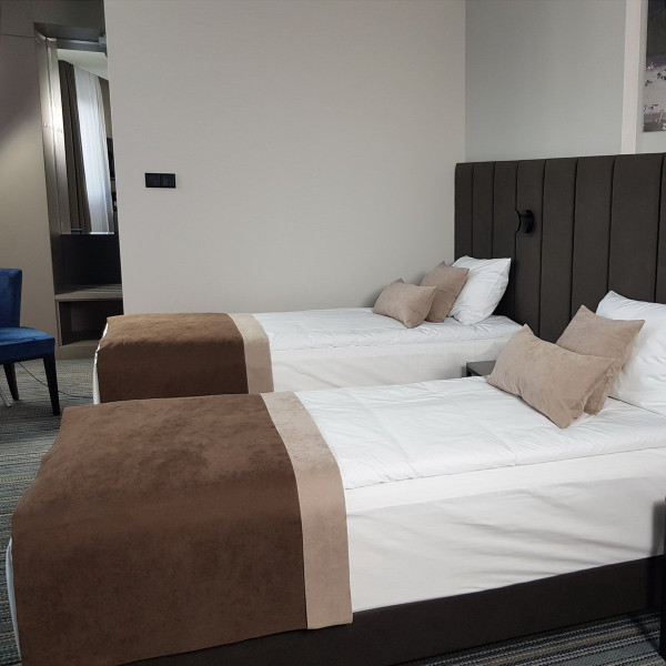 Narzutka na łóżko PAS 335 hotelowa w rozm. 80x170 cm za 10 szt.