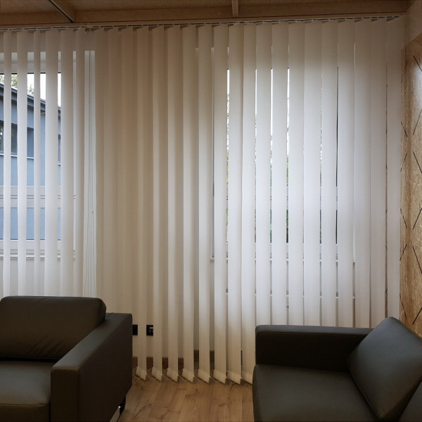 Żaluzje pionowe do biura w rozm. 220x270 cm kolor biały