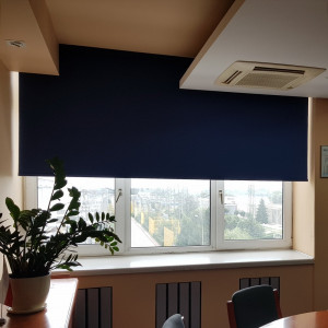 Roleta elektryczna wewnętrzna w rozm. 260x200 cm RM55 2