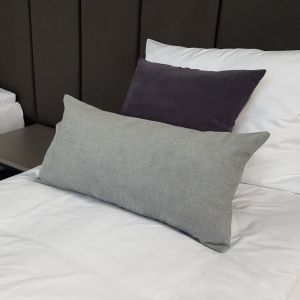 Dekoracyjna poszewka na poduszkę 30x60 cm jasno szara POS 322