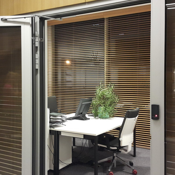 Żaluzje drewniane szerokie 50 mm w rozm. 220x300 cm