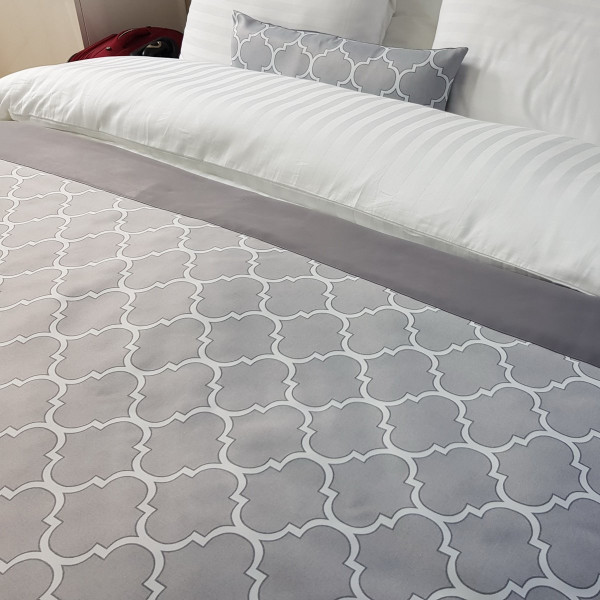 Ozdobne narzuty na łóżko rozm. 80x170 cm SKY102/1 za 30 szt.