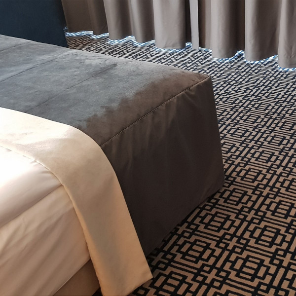 Narzutka szal na łóżko w rozm. 90x80x60 cm SKY114/1 za 10 szt.