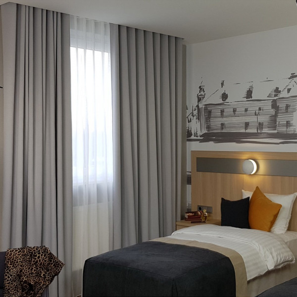 Firanki do hotelu z atestem rozm. 180x250 cm SKY002/1/FR za 10 szt.