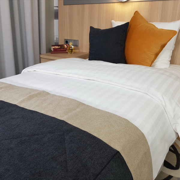 Narzuta na łóżko hotelowe 90x80x55 cm SKY104/1 za 10 szt.