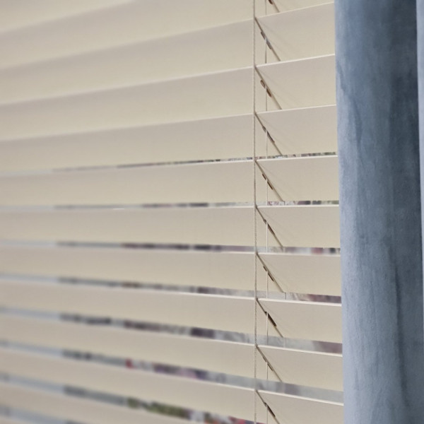 Żaluzja drewniana kremowa 50mm w rozm. 190x170 cm AN_21_50