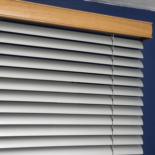 Żaluzja aluminiowa perforowana 50 mm szer. 150x170 cm z maskownicą