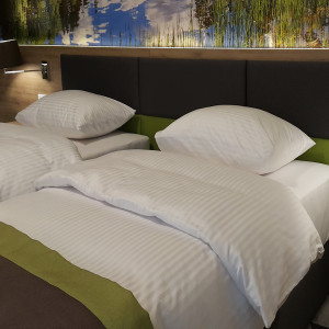 POSZWA HOTELOWA w PASY 140X200